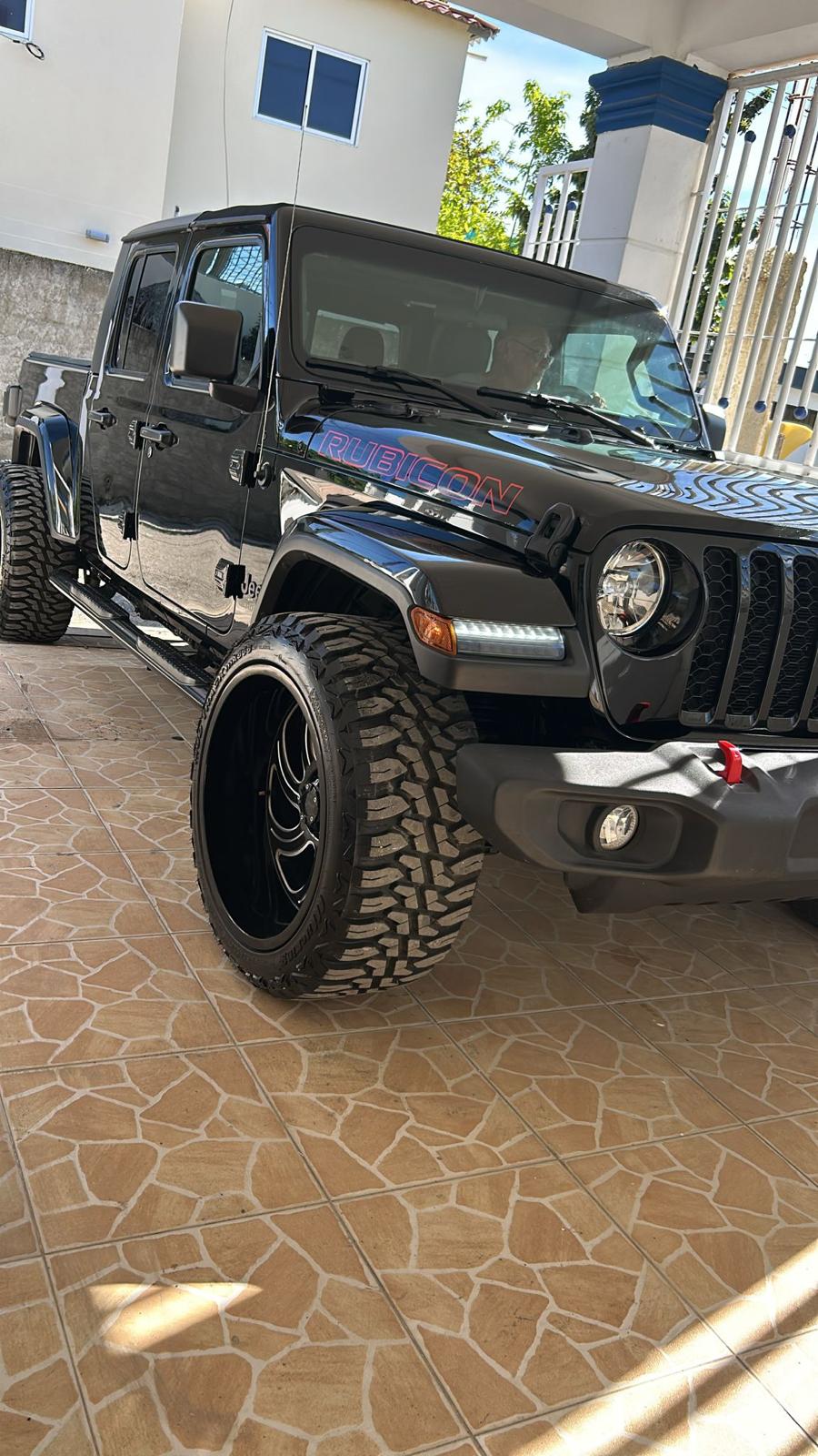 jeepetas y camionetas - Jeep gladiador sport 4x4  año 2021 19044 millas