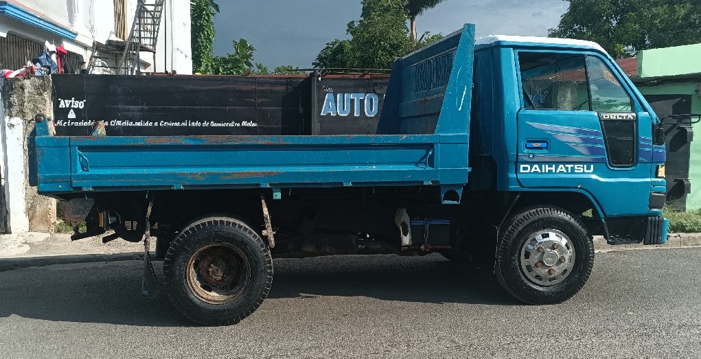 camiones y vehiculos pesados - Daihatsu volteo año 2002 1