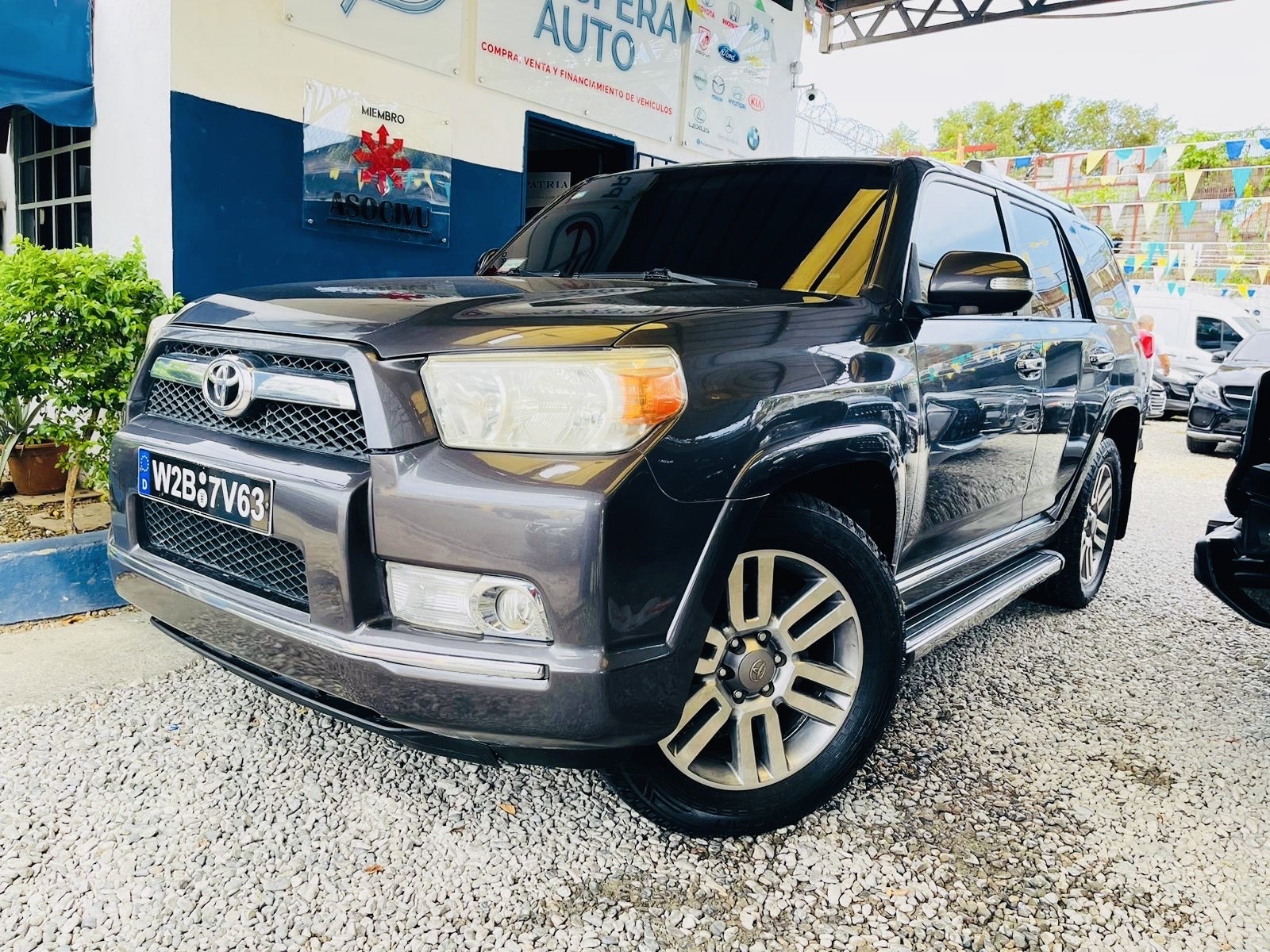 jeepetas y camionetas - toyota 4Runner SR5 2010 2