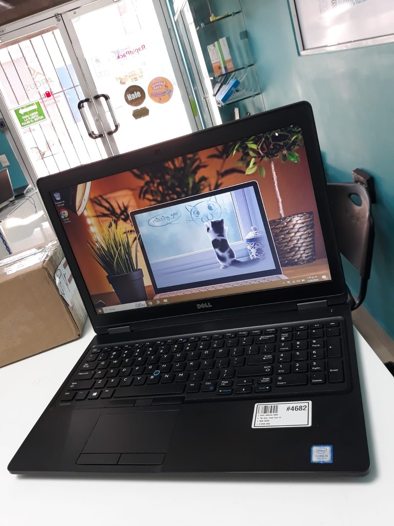 computadoras y laptops - Laptop, Dell Latitude 5580 / 7th Gen, Intel Core i5 / 8GB DDR4 / 512GB SSD
 9