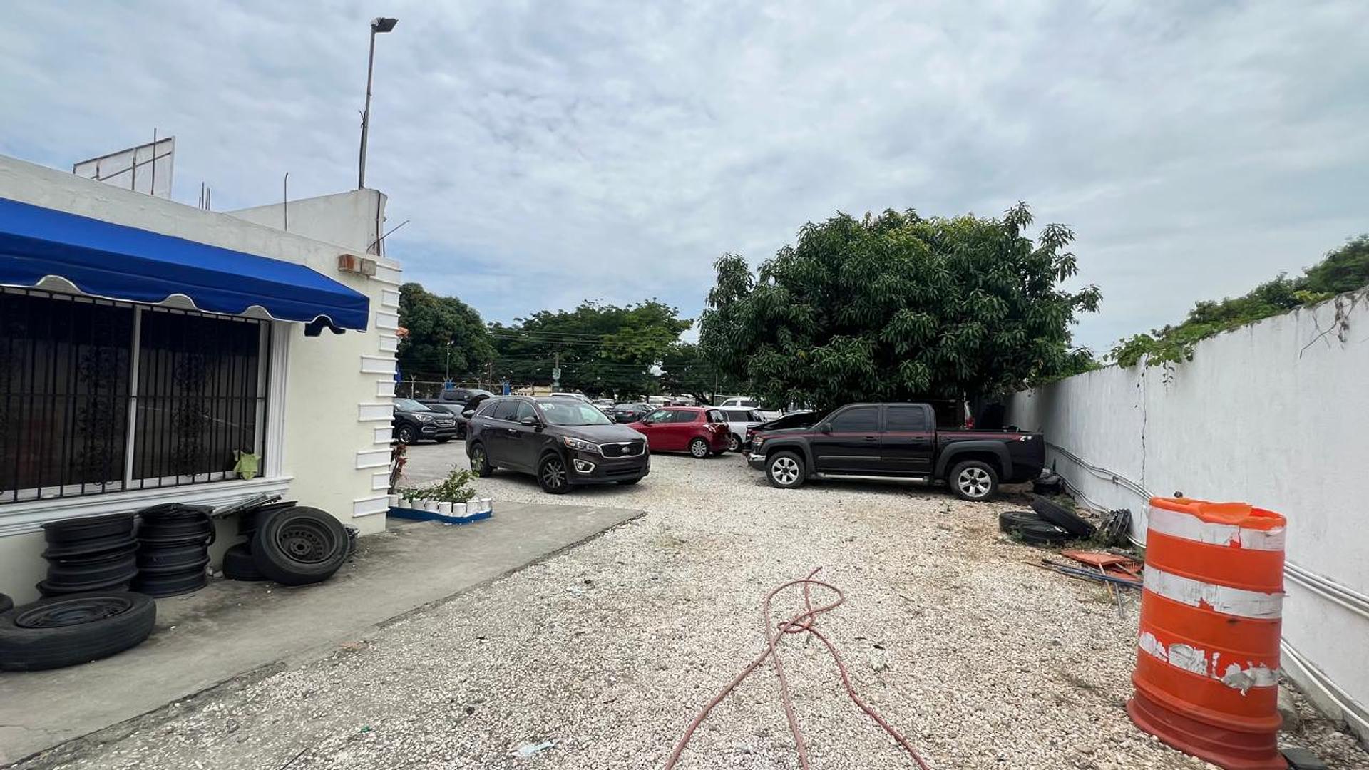 solares y terrenos - Terreno en venta en la prolongación 27 de febrero Santo Domingo 
