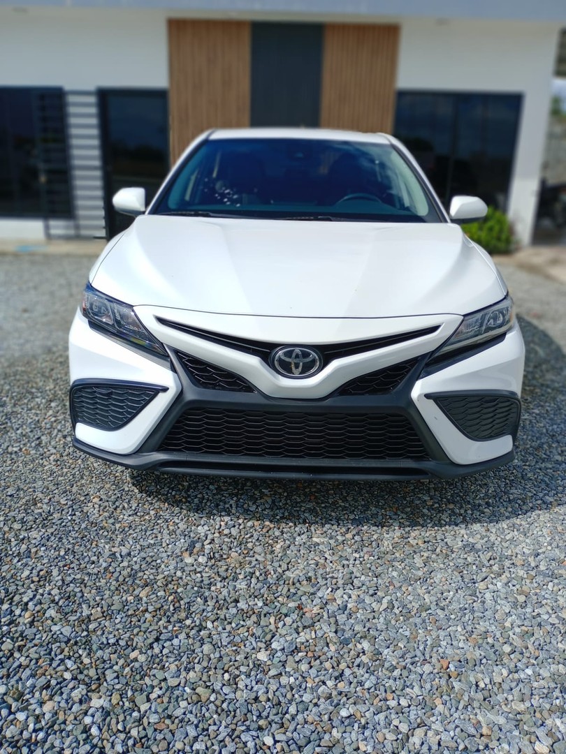 carros - 2021 Toyota Camry SE 