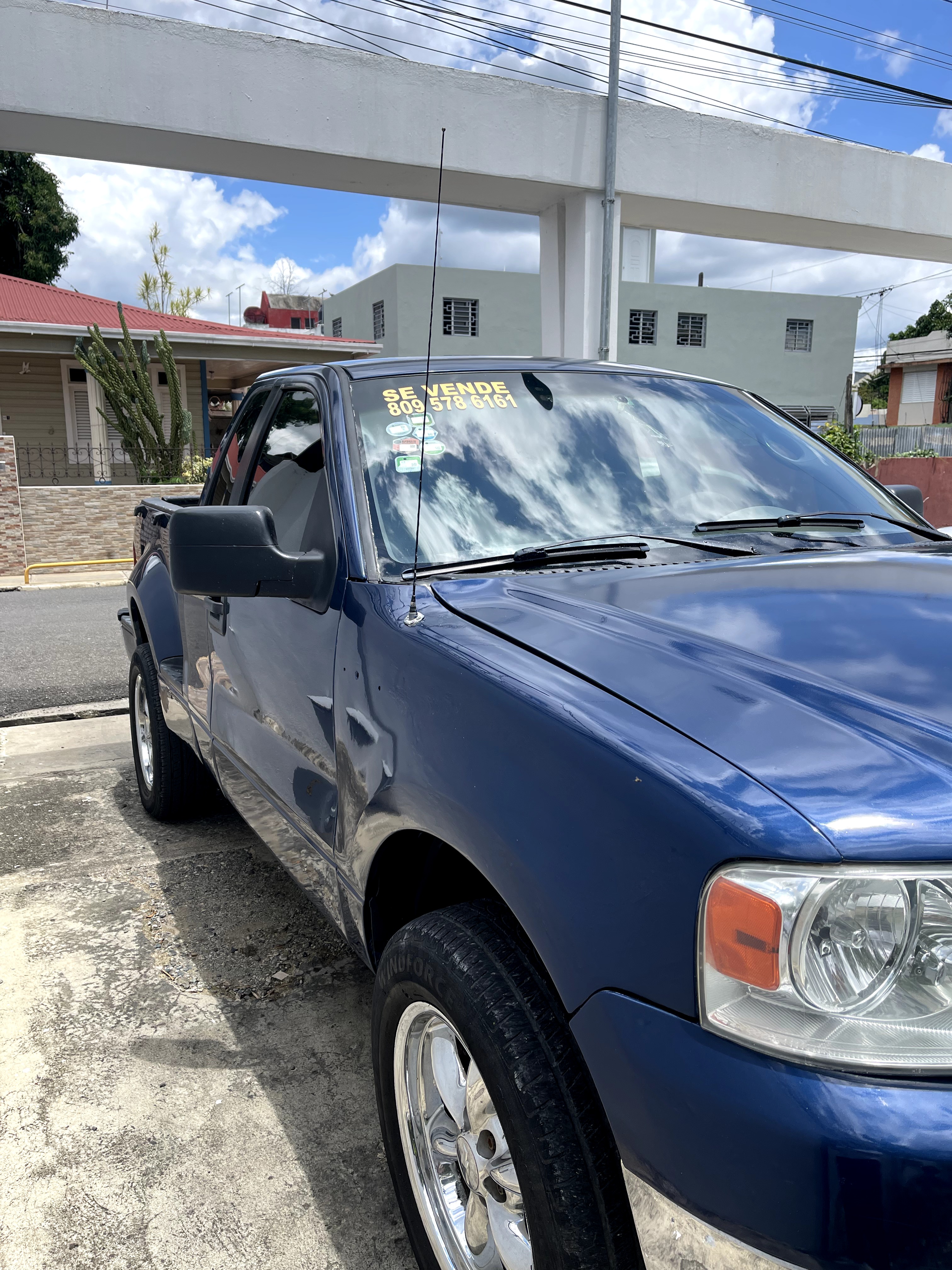 jeepetas y camionetas - FORD F-150 XLT 2005 UNA CABINA 2