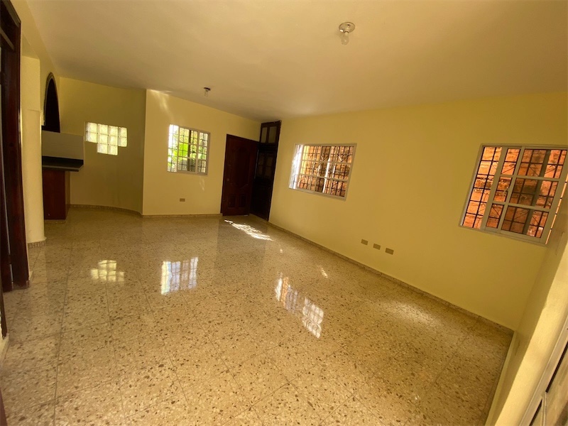 casas - Venta de casa de 340tms próximo a la Charles de Gaulle con amplio patio  2