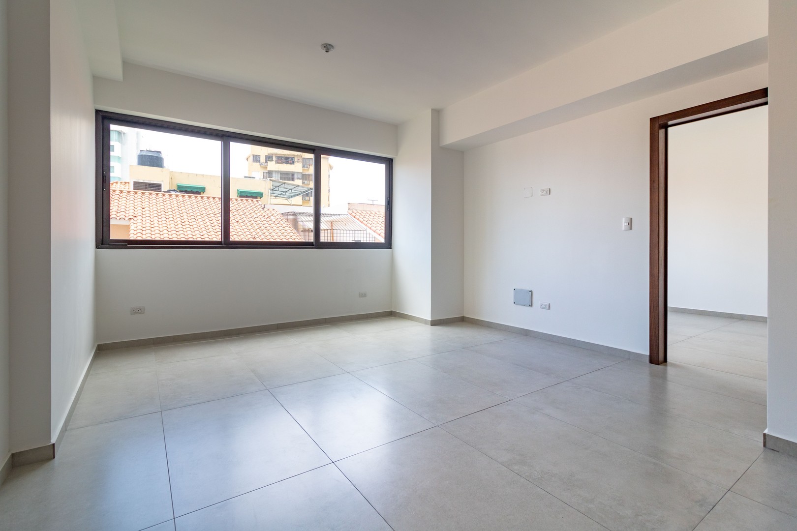 apartamentos - La Esperilla vacio 3er piso 1 habitacion 1.5 baños 2 parqueos area social 8