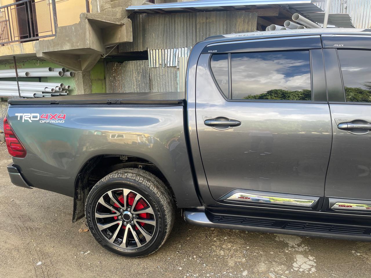 jeepetas y camionetas - Toyota hilux 2018 5