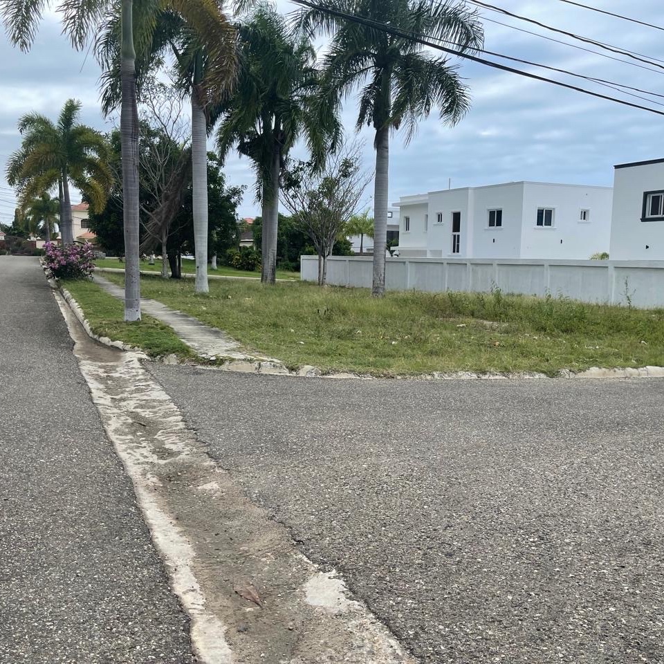 solares y terrenos - Se vende precioso solar en Residencial de puerto plata 