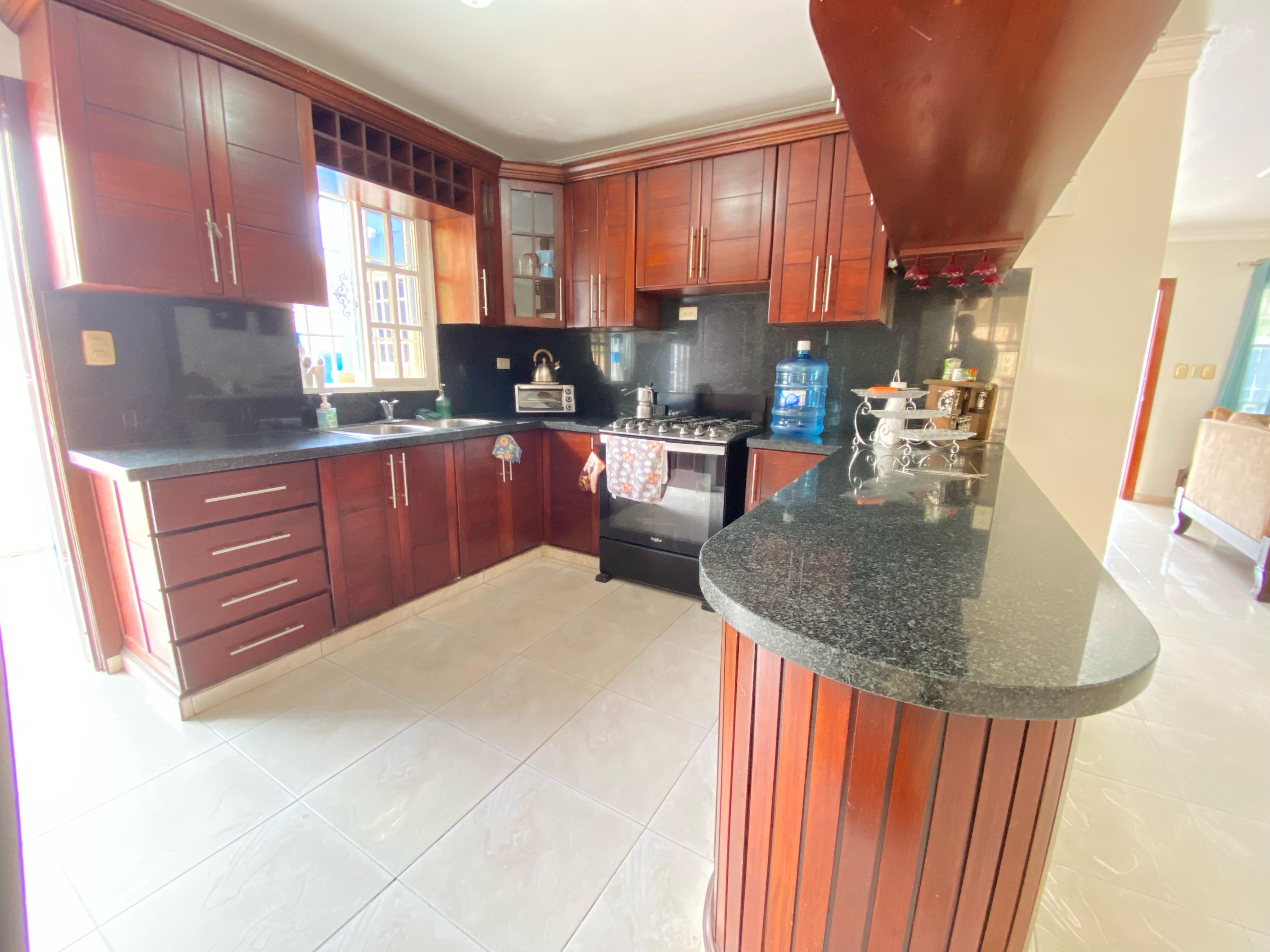 casas - Venta de amplia casa ubicada en SDO (las Caobas) 8