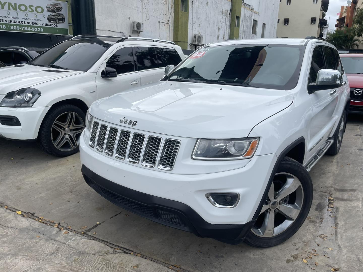 jeepetas y camionetas - JEEP GRAND CHEROKEE LAREDO 2014 1