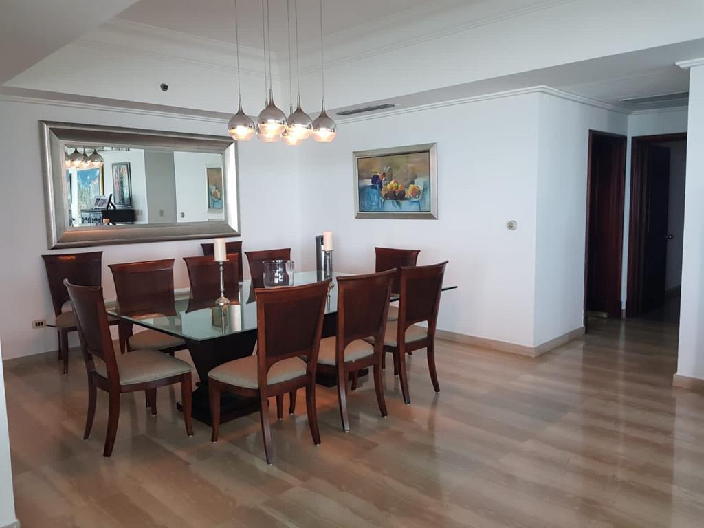 apartamentos - Vendo apto en malecón Center piso alto  3