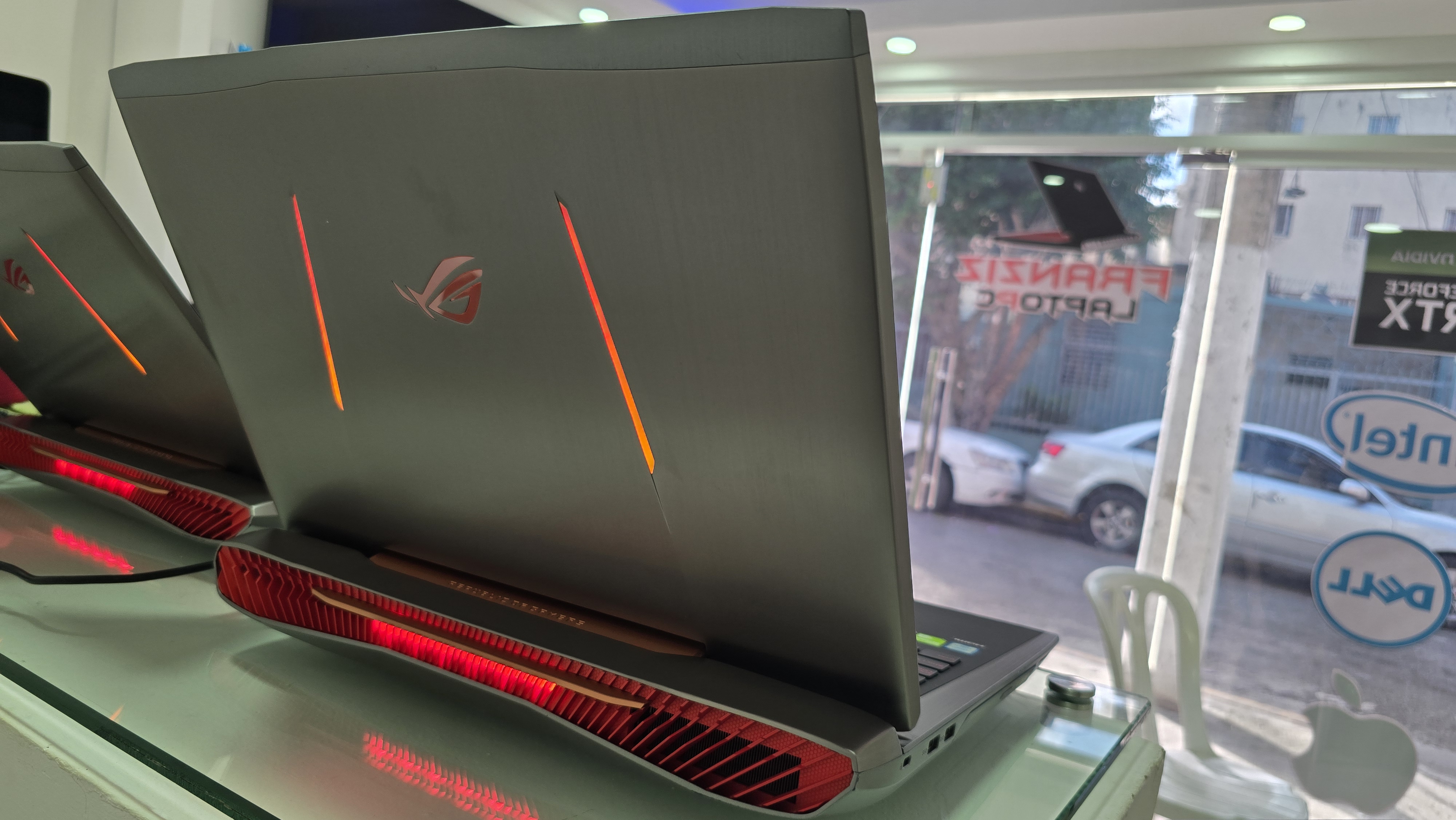 computadoras y laptops - Asus ROG Core i7 2.7ghz Ram 32gb ddr4 Disco 256gb SSD Y 1tb Nvidea Gtx 1070 8gb 4