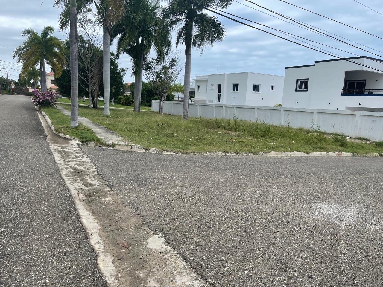 solares y terrenos - Se vende precioso solar en Residencial de puerto plata  1