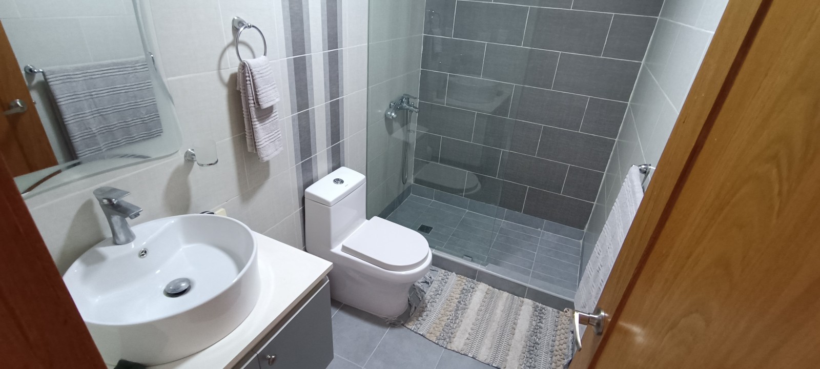 apartamentos - 1er piso Amueblado villa María atrás del Homs incluye agua, wifi, mantenimiento 2