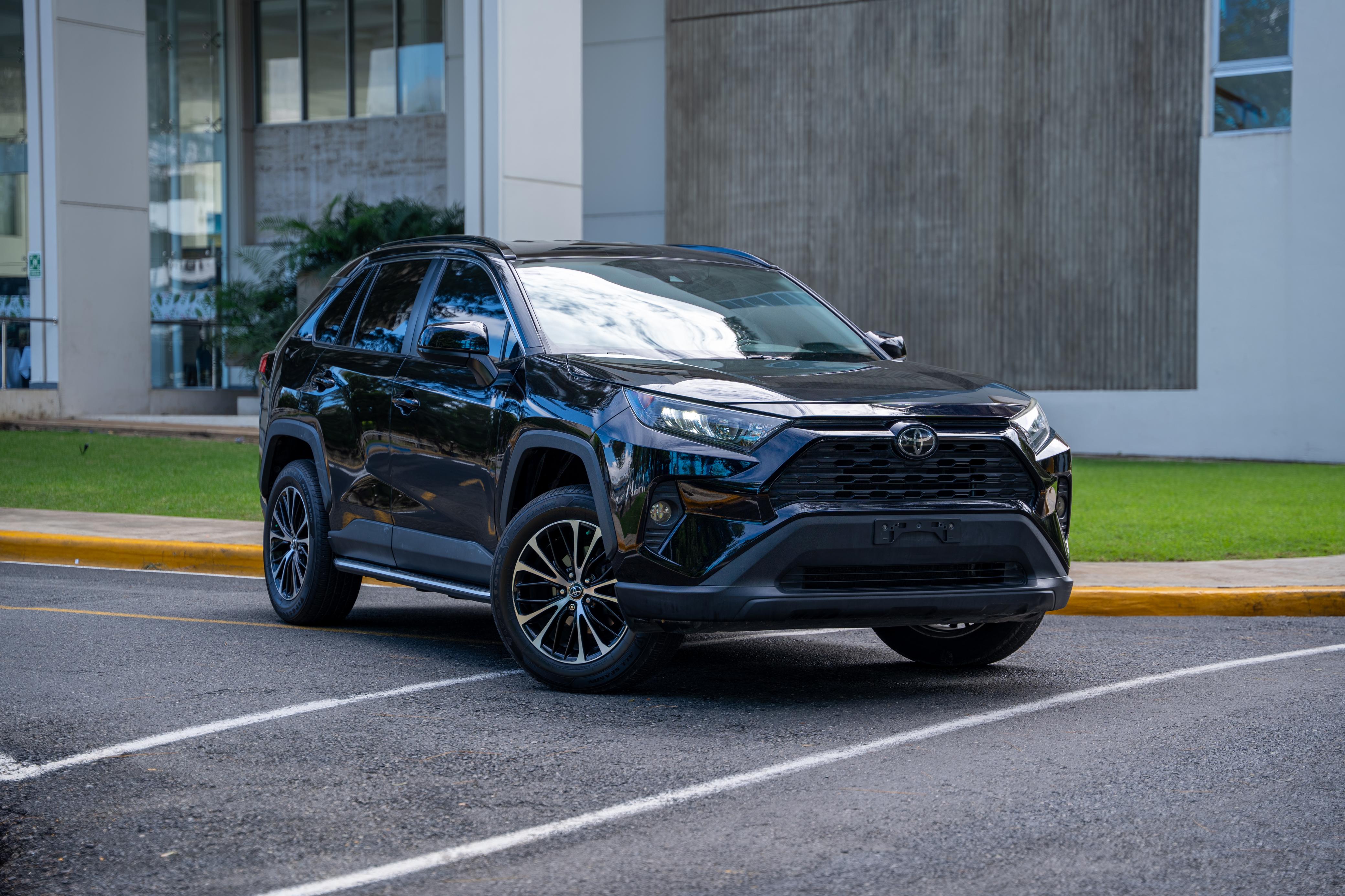 jeepetas y camionetas - Toyota rav4 2019 impecable  0