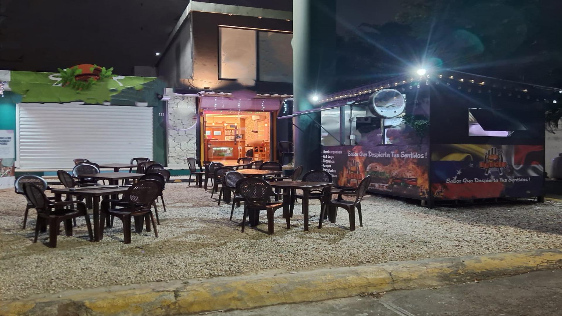 oficinas y locales comerciales - ALQUILER FOOD TRUCK EQUIPADO EN PLAZA COMERCIAL " BELLA VISTA"