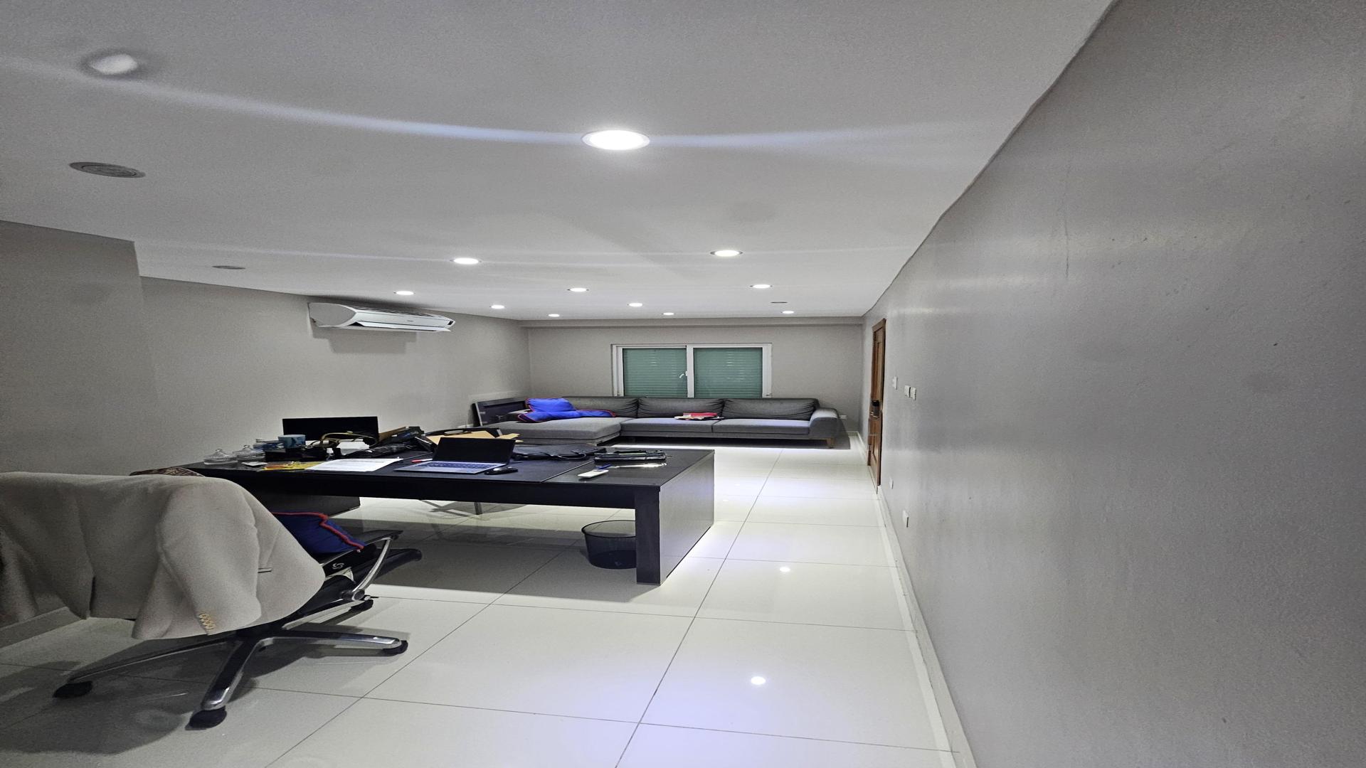 oficinas y locales comerciales - Local en Miraflores, proximo a la gomez y la 27 de febrero