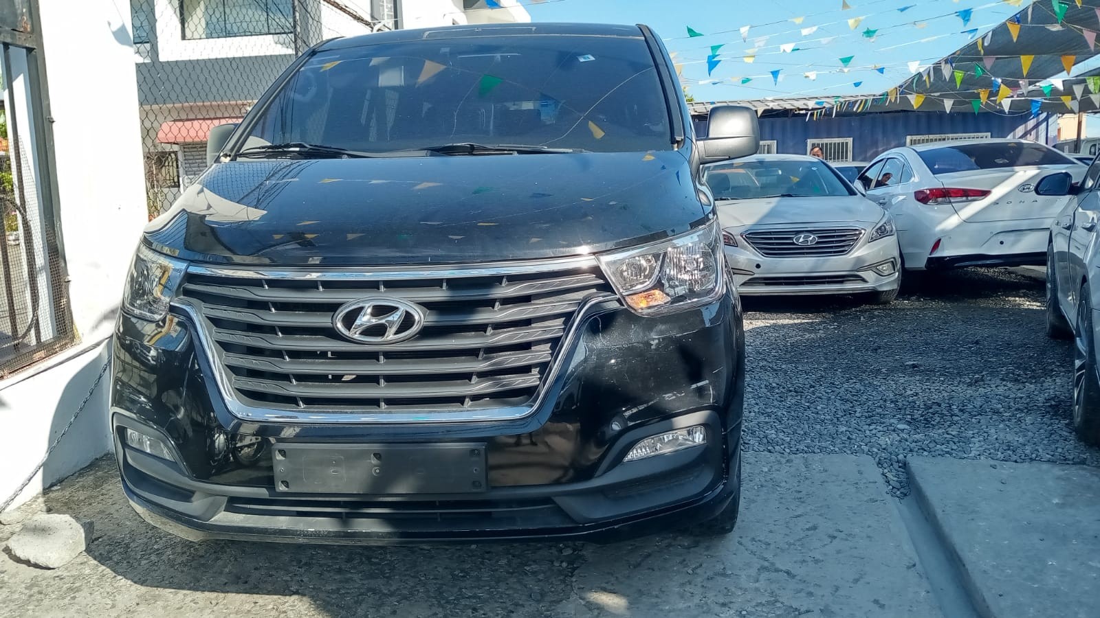 jeepetas y camionetas - HYUNDAI GRAND STAREX 2020 NEGRADESDE: RD$ 1,750.100