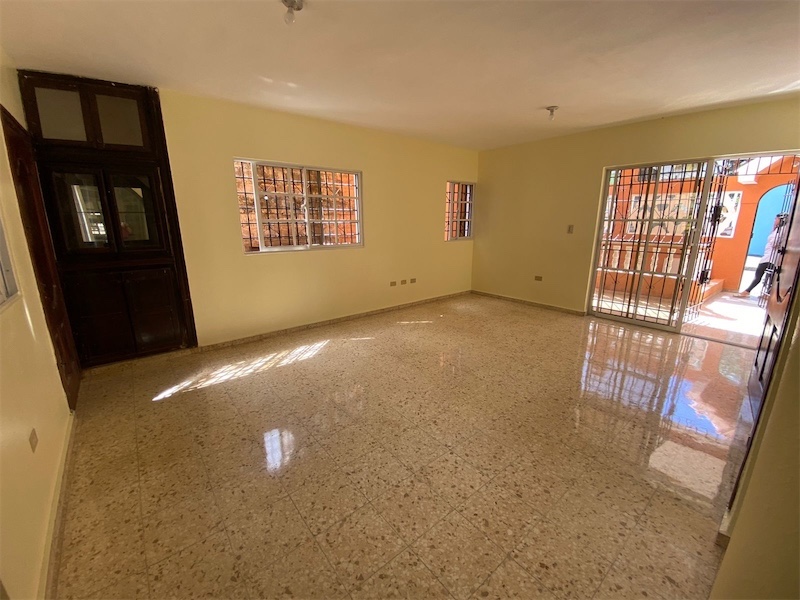 casas - Venta de casa de 340tms próximo a la Charles de Gaulle con amplio patio  5