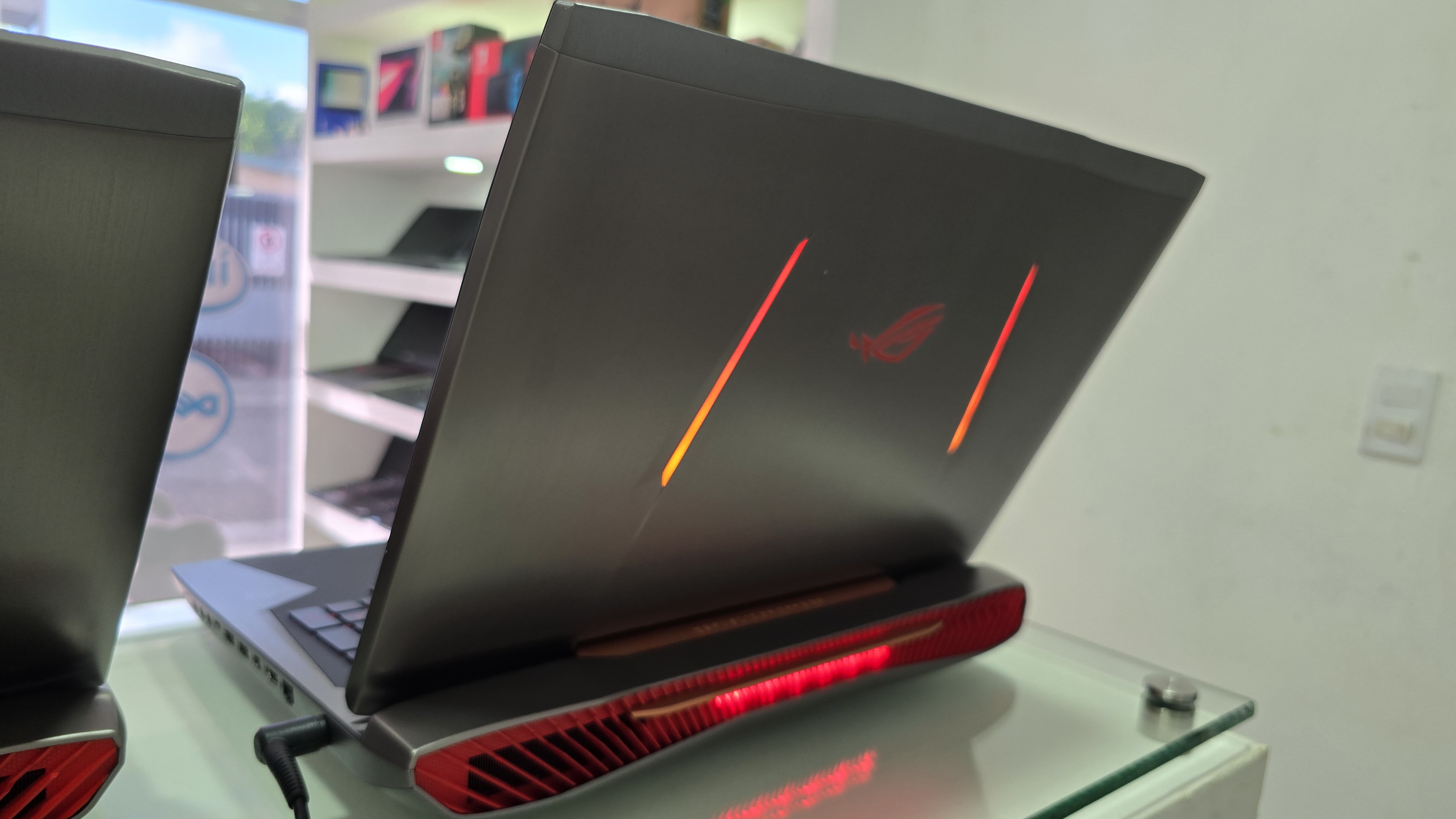 computadoras y laptops - Asus ROG Core i7 2.7ghz Ram 32gb ddr4 Disco 256gb SSD Y 1tb Nvidea Gtx 1070 8gb 5