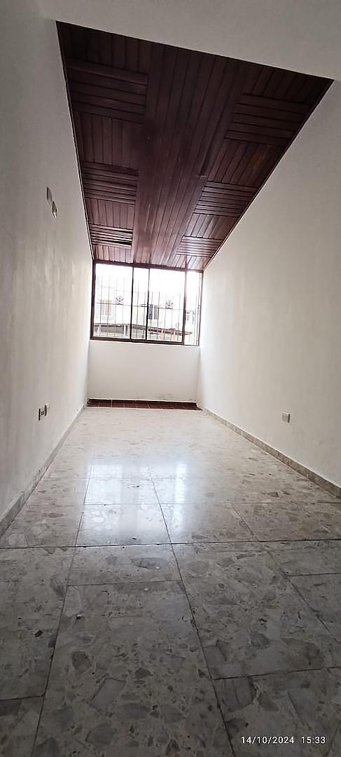 apartamentos - Se Alquila cómodo y amplio departamento frente Parque Mirador Sur. 1