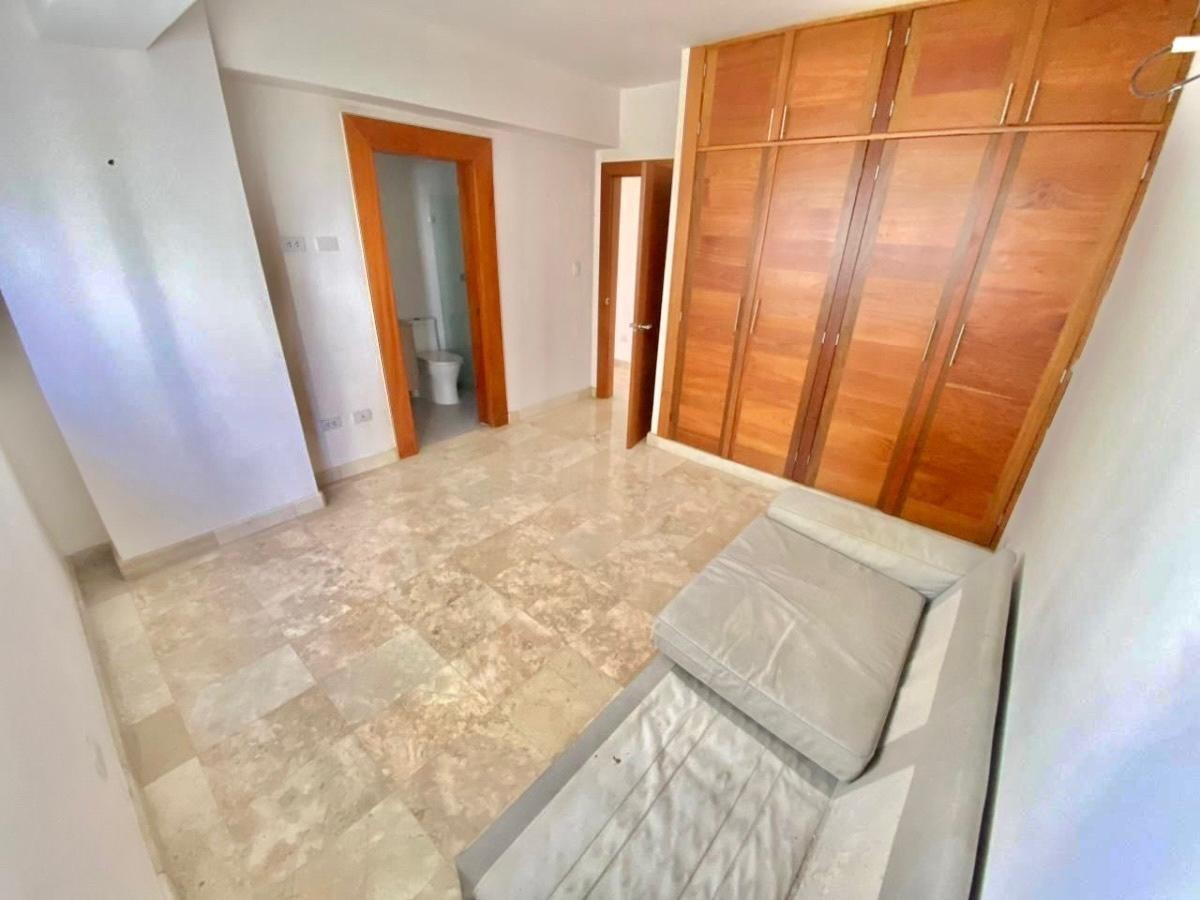 apartamentos - Apartamento en Venta
SERRALLÉS 
USD 270,000.00
Mantenimiento: RD$10,000.00

 8