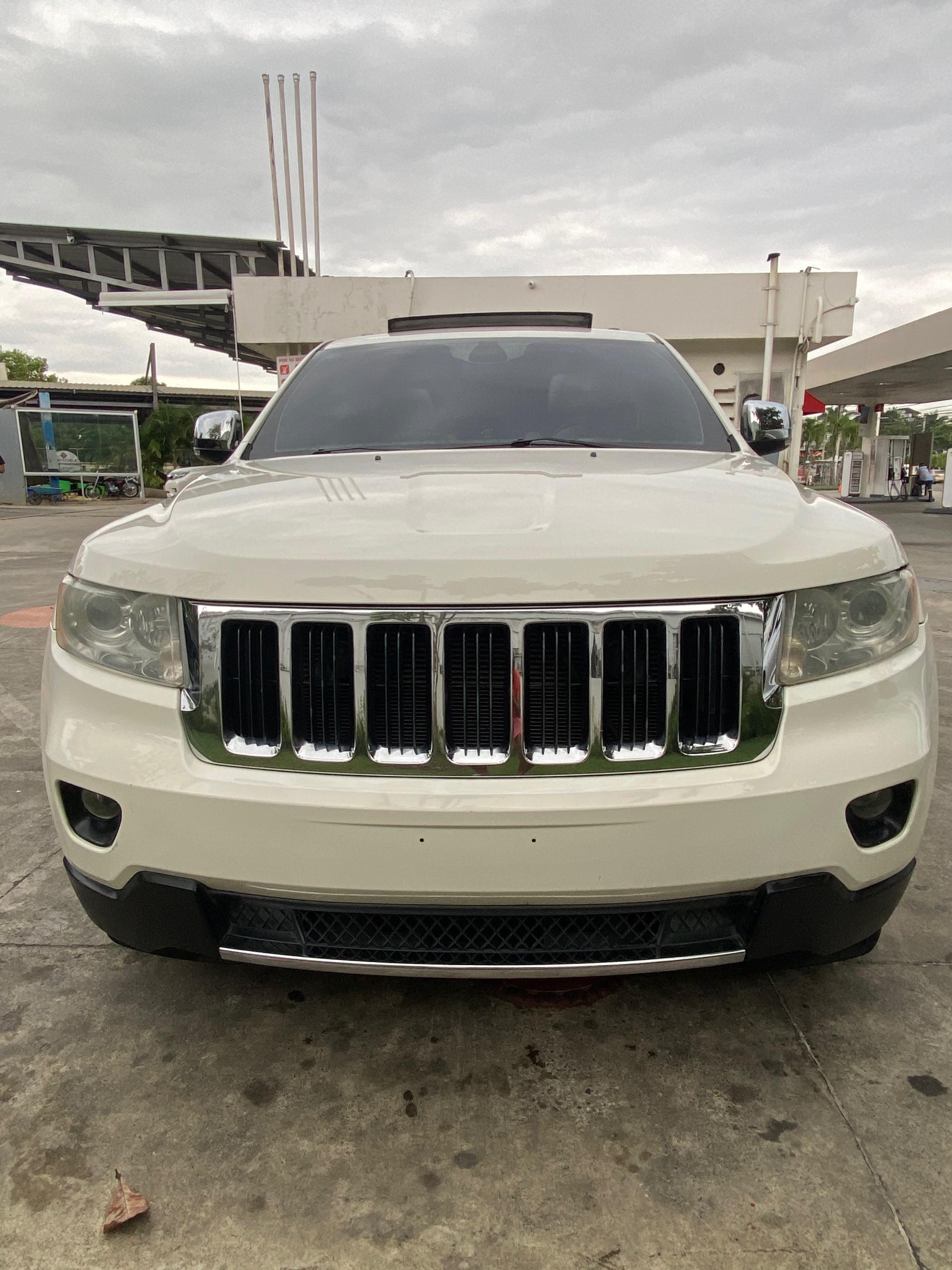 jeepetas y camionetas - Jeep grand cherokee laredo 2011