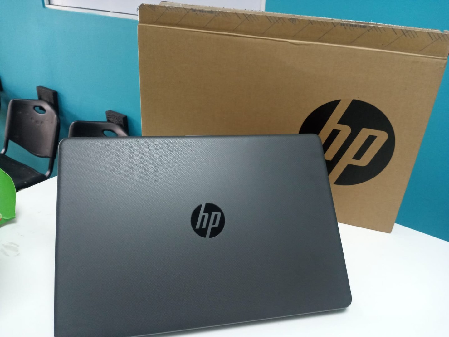 computadoras y laptops - Laptop, HP 250 G9 / 12th Gen, Intel Core i3 / 8GB DDR4 / 256GB SSD 3