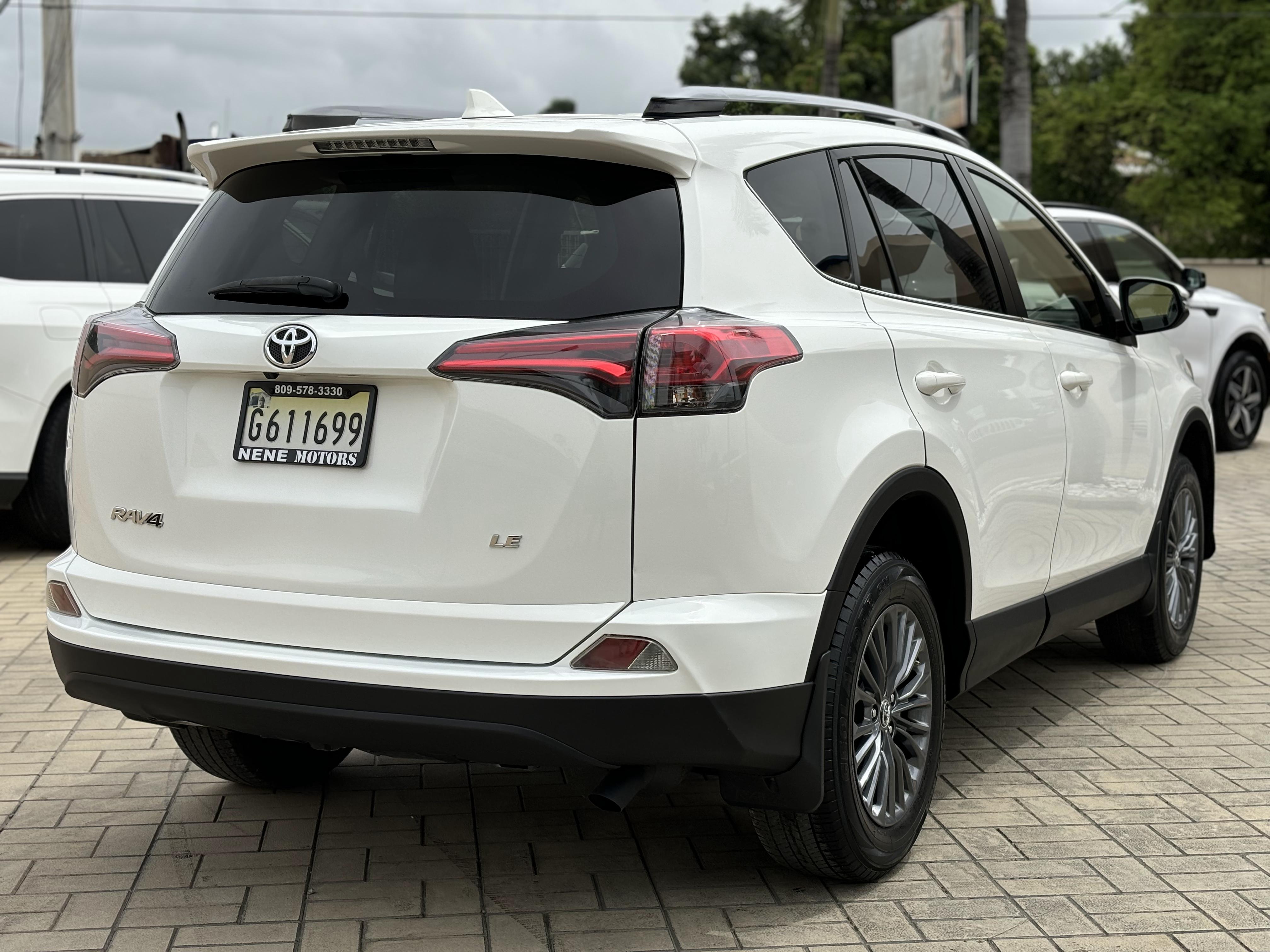 jeepetas y camionetas - Toyota Rav4 LE año 2018. 2