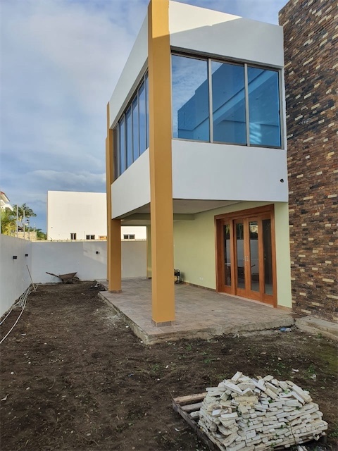 casas - Amplia , Moderna en Proyecto Cerrado  7