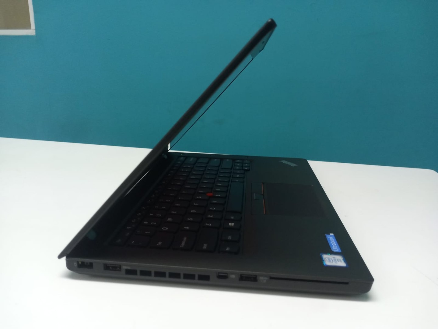 computadoras y laptops - Laptop, Lenovo ThinkPad T460 / 6th Gen, Intel Core i5 / 8GB DDR3 / 256GB SSD 3