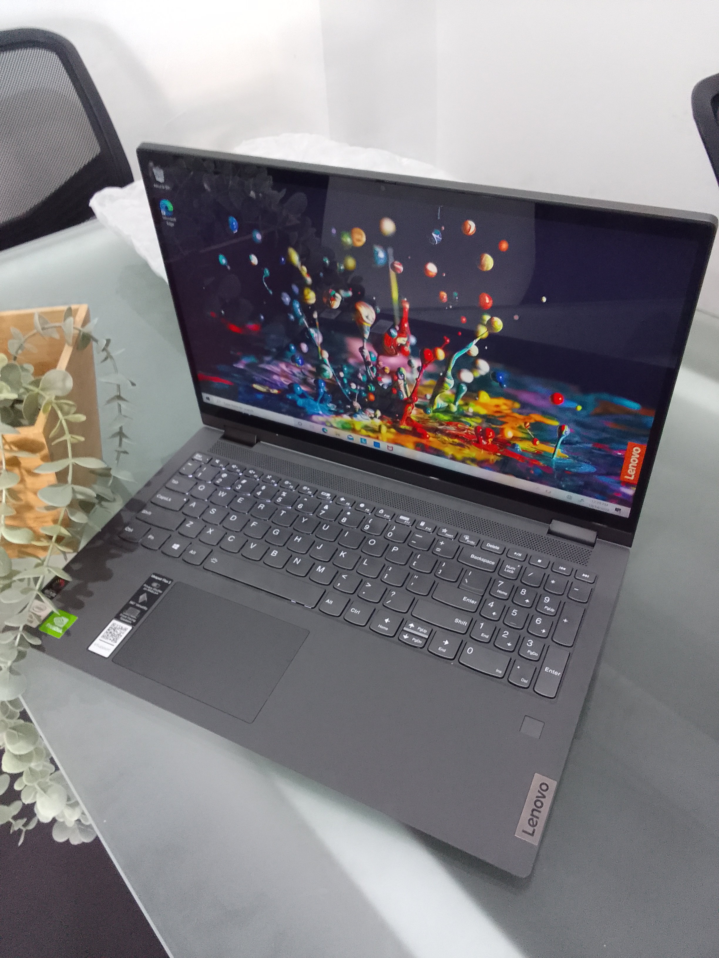 computadoras y laptops - Laptop Lenovo Flex 5 15.6" 4K UHD Touch, Core i7, 16GB, 512GB SSD Nvidia MX450