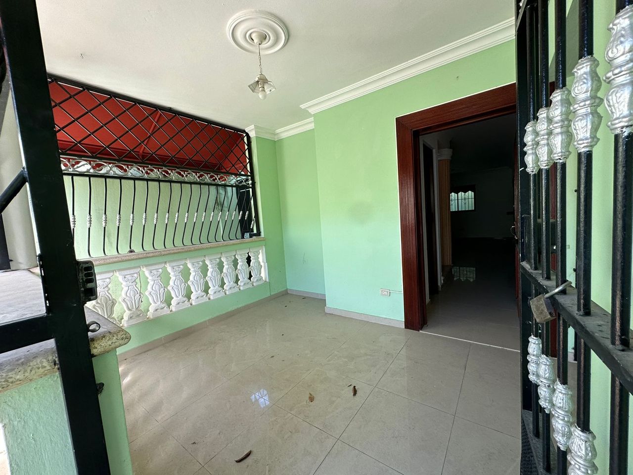 casas - Vendo casa lista, Vista Hermosa, Sto. Dgo. Este 3