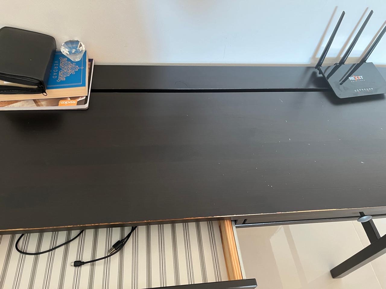 muebles y colchones - Vendo mesa de IKEA ideal para trabajo en excelentes condiciones  2