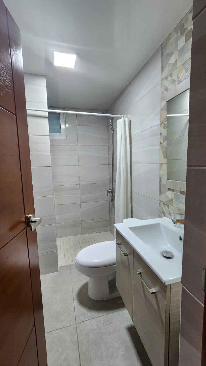 apartamentos - Vendo segundo nivel independencia una hab baño  6