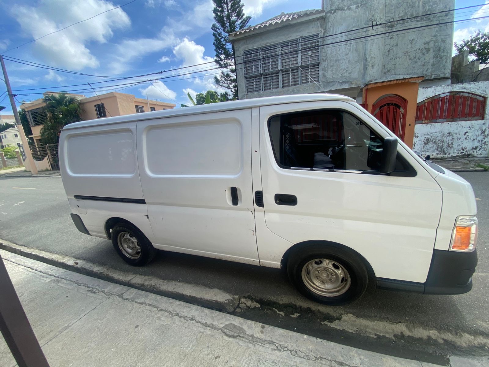 camiones y vehiculos pesados - Nissan urvan 2007 en perfecto estado 7