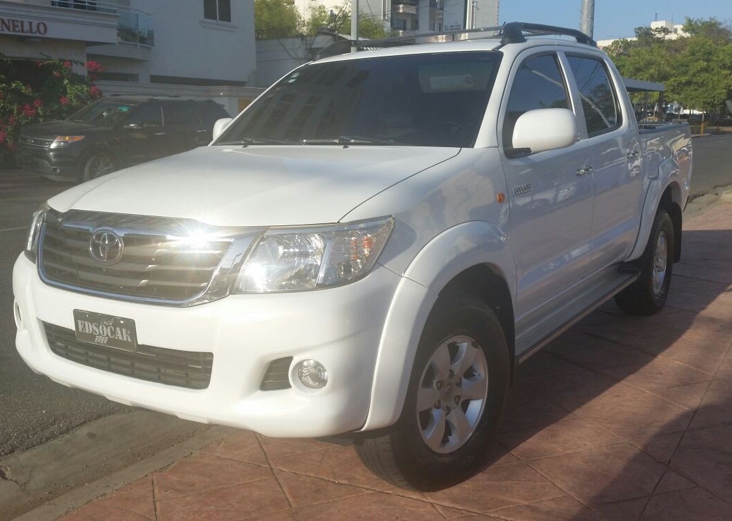 jeepetas y camionetas - GUAGUA TOYOTA HILUX 2013 ( ÚNICO DUEÑO). 3