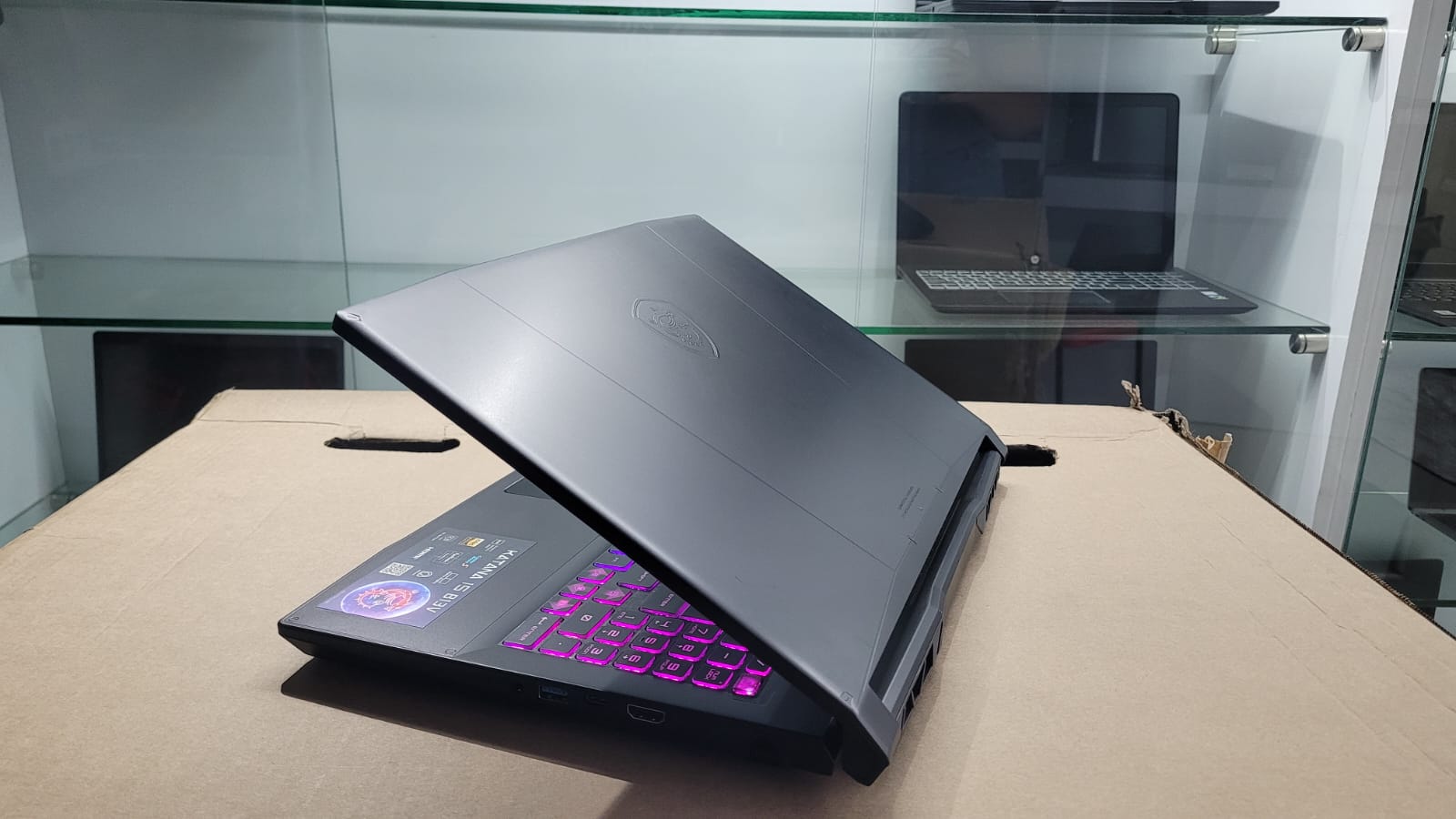 computadoras y laptops - LAPTOP MSI Katana i7 13va RTX 4050 16GB 512 SSD 1