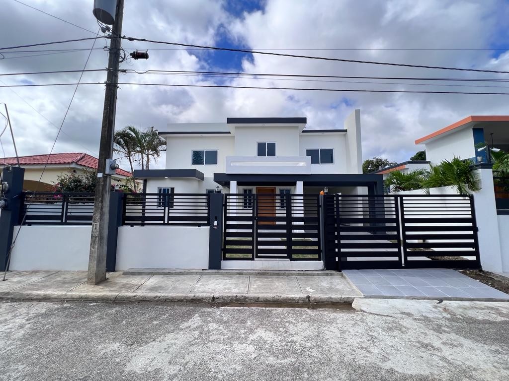 casas - ESPACIOSA CASA CON PISCINA PRIVADA EN PUERTO PLATA 0