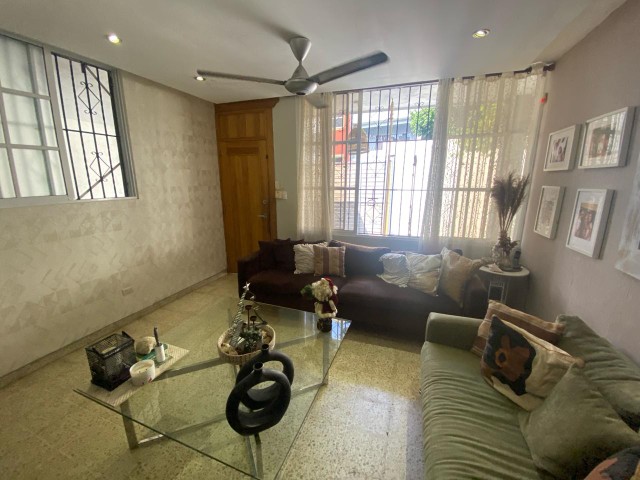 casas - Vendo  Casa en jardines del norte (próximo Av de los próceres; 5