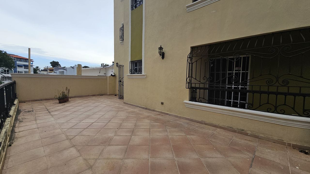 apartamentos - Apartamento con terraza en venta,Los Restauradores 3