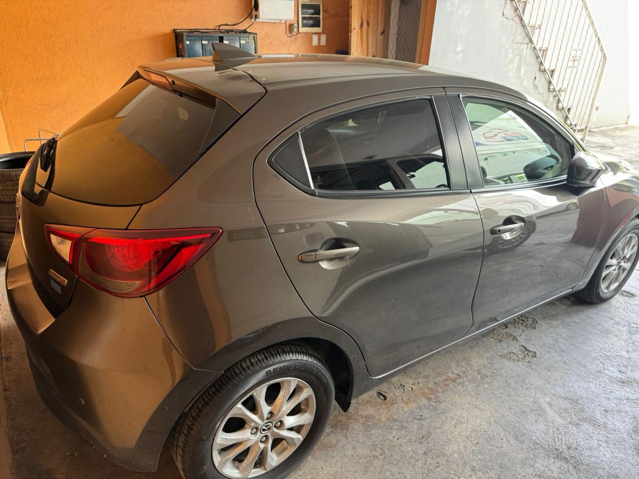 carros - Mazda Demio Diesel 2018 4