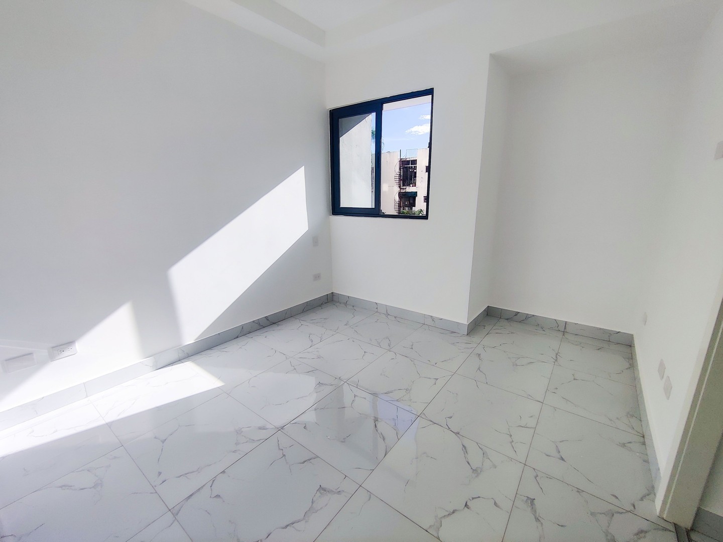 apartamentos - Evaristo Morales nuevo 120m2 3 habitaciones 2.5 baños 2 parqueos balcon 2