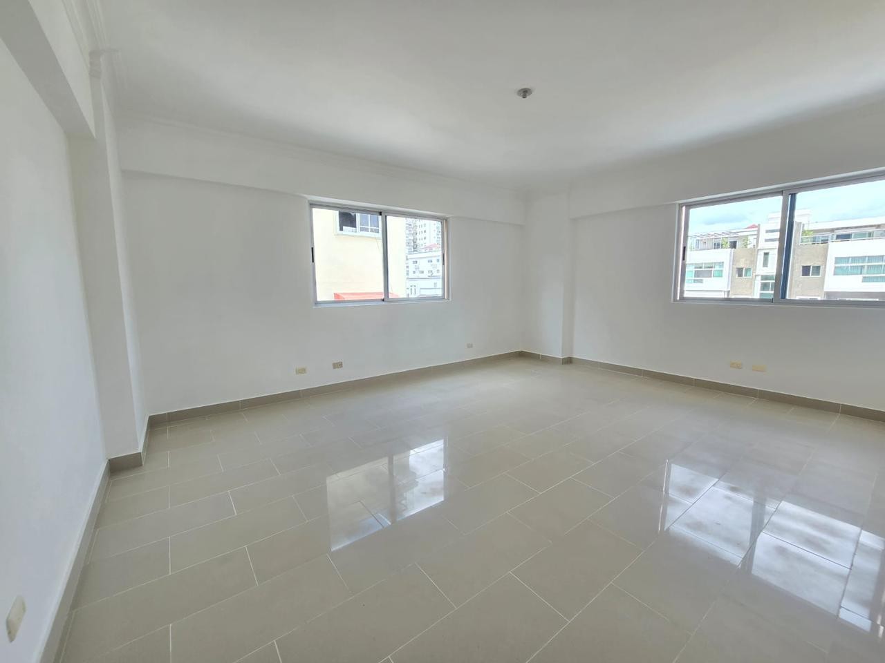 apartamentos - Apartamento en Alquiler
URBANIZACIÓN REAL
USD 1,500.00 (Mantenimiento incluido)
 6