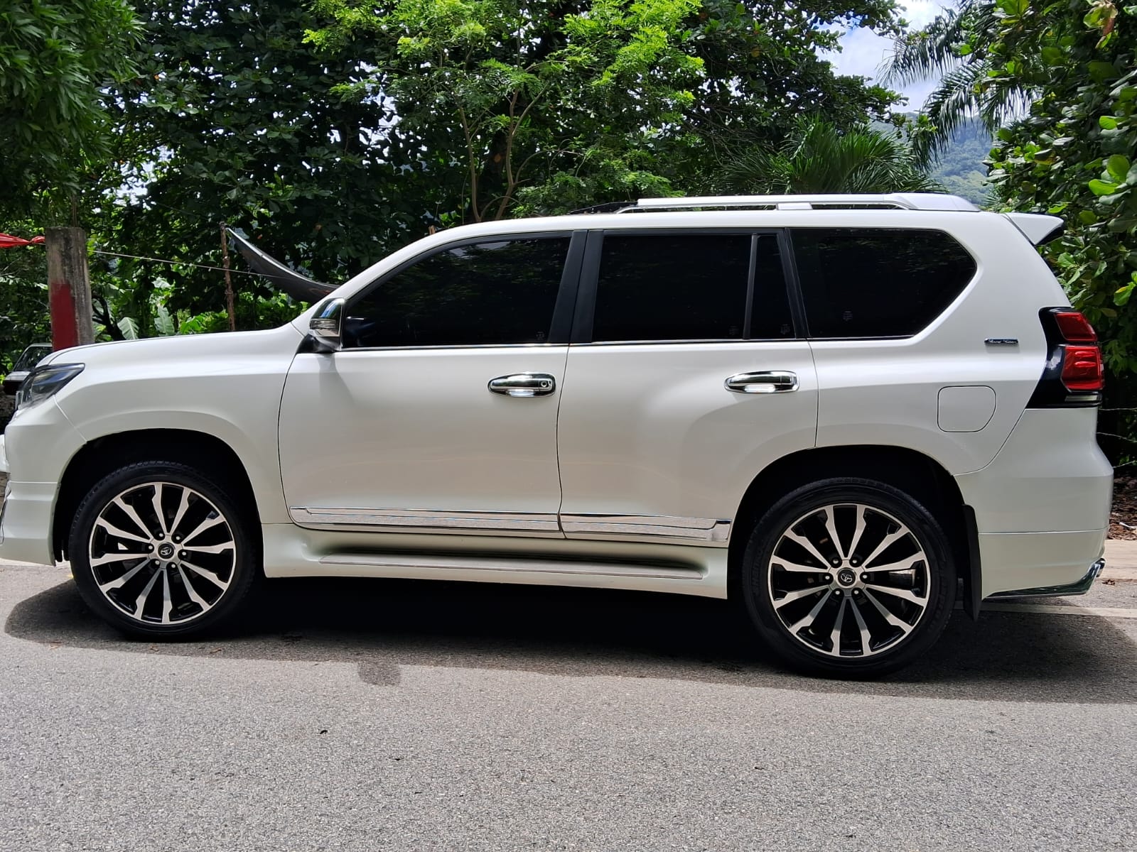 jeepetas y camionetas - Toyota land cruicer prado vx 2013 4