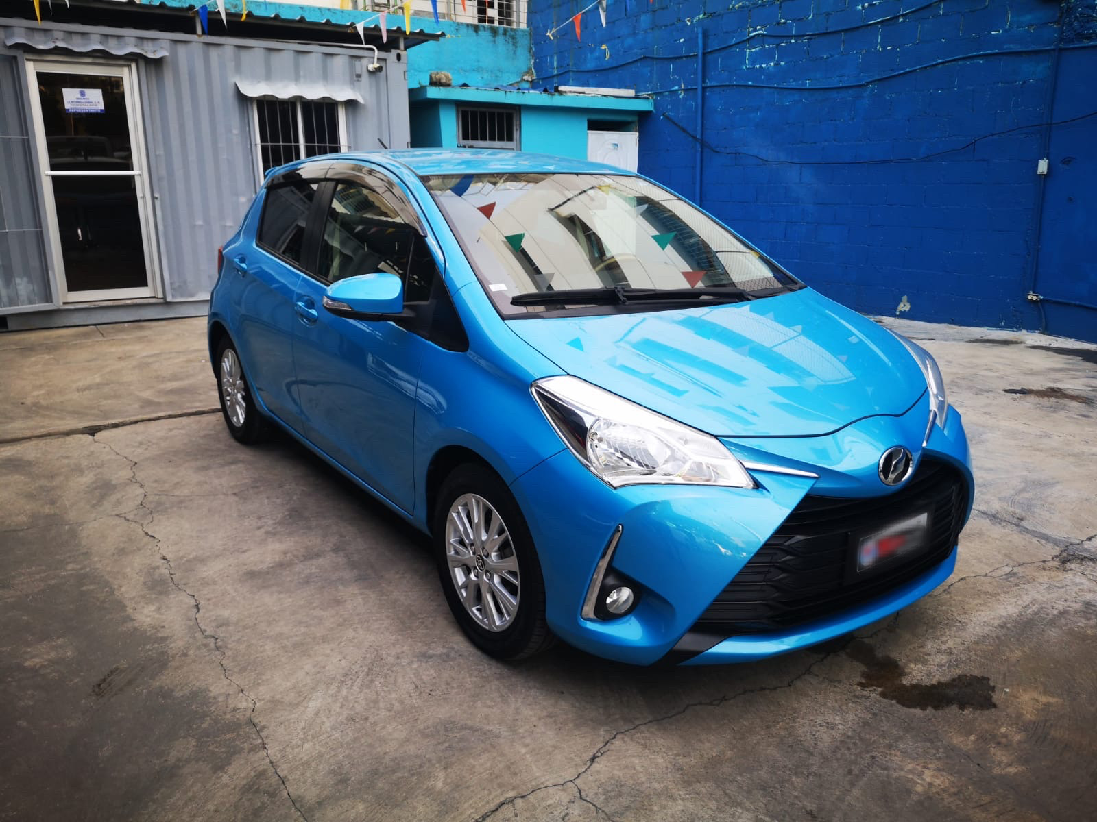 carros - OFERTA Toyota Vitz 2018 el FULL y en color especial 2