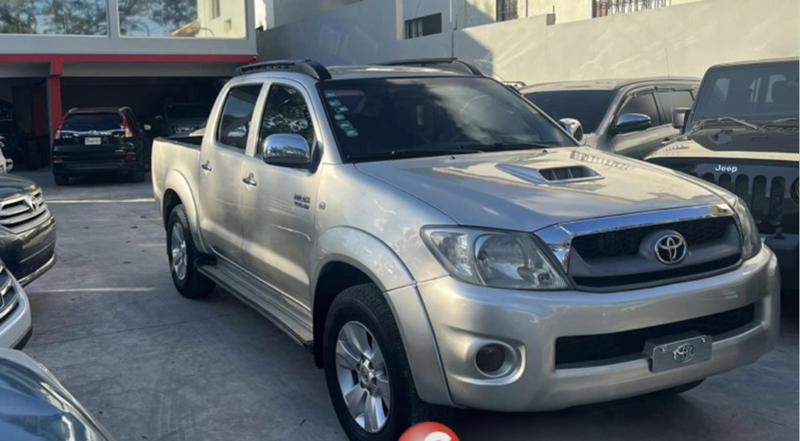 jeepetas y camionetas - TOYOTA HILUX SRV 2011