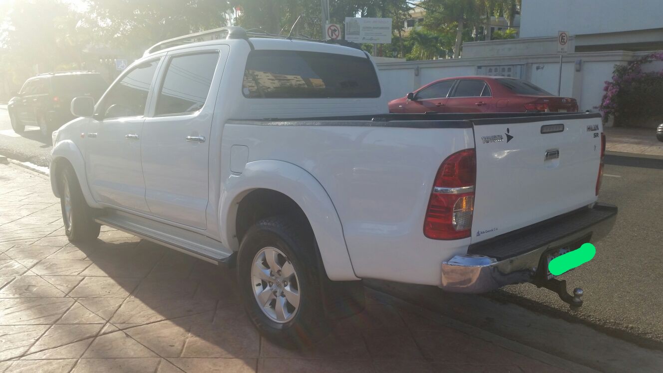 jeepetas y camionetas - GUAGUA TOYOTA HILUX 2013 ( ÚNICO DUEÑO). 4