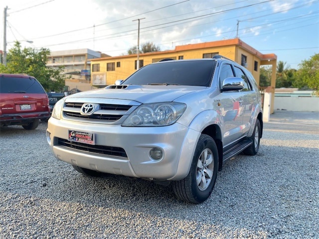 jeepetas y camionetas - Toyota Fortuner 2007