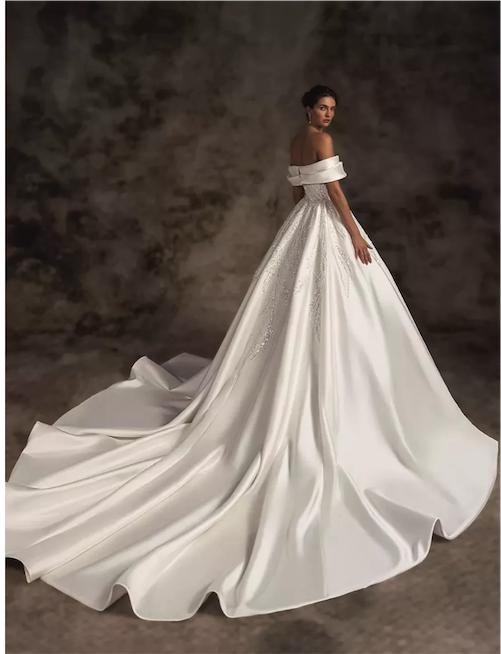 ropa para mujer - Elegante vestido de novia con su velo 