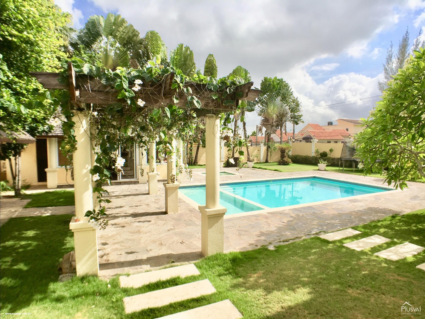 casas - Isabel Villas casa con patio piscina 4 habitaciones 